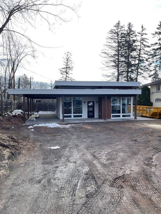 Building Photo - 4005 Robinson Street
