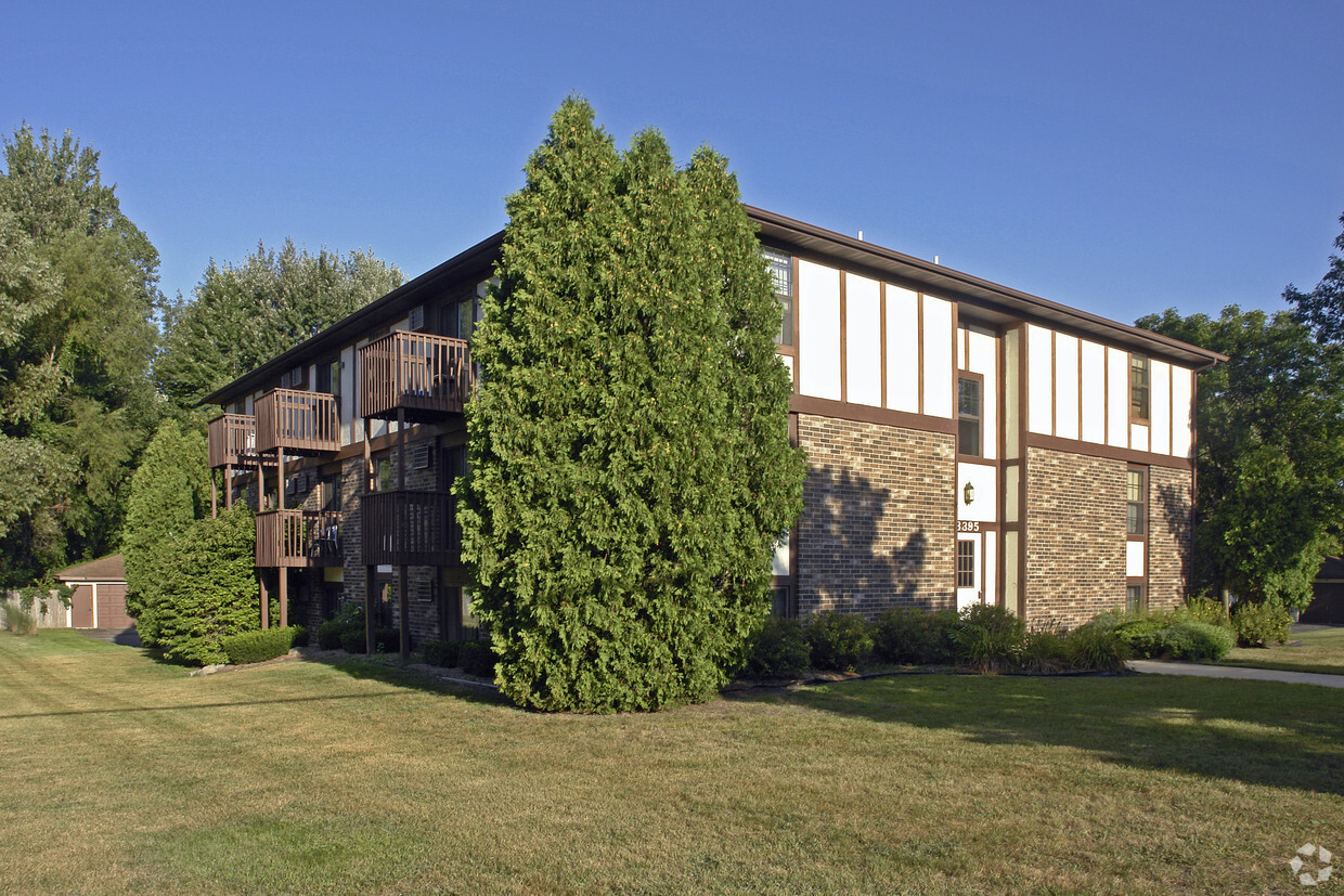 Building Photo - Oak Leaf Apartments