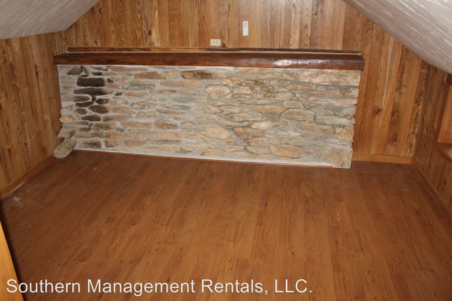 Building Photo - 2 br, 1.5 bath House - 11117 Short Cut Rd.