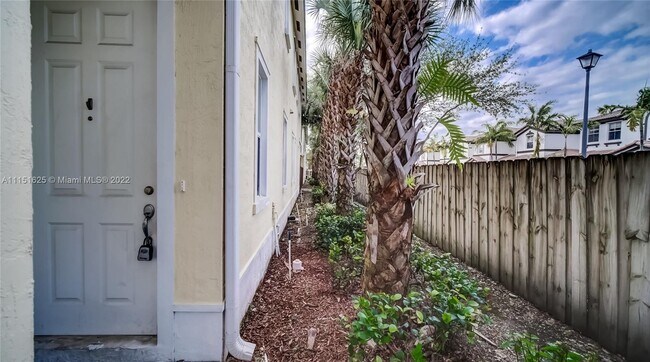 Building Photo - 7580 NW 114th Pl
