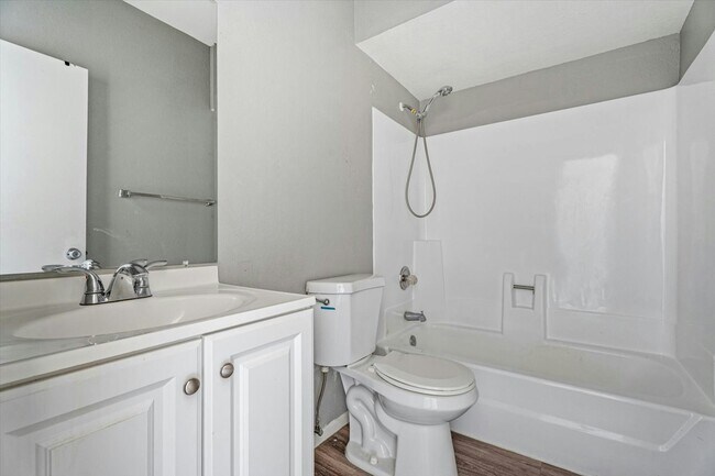 Foto del edificio - 2814 E Marconi Ave