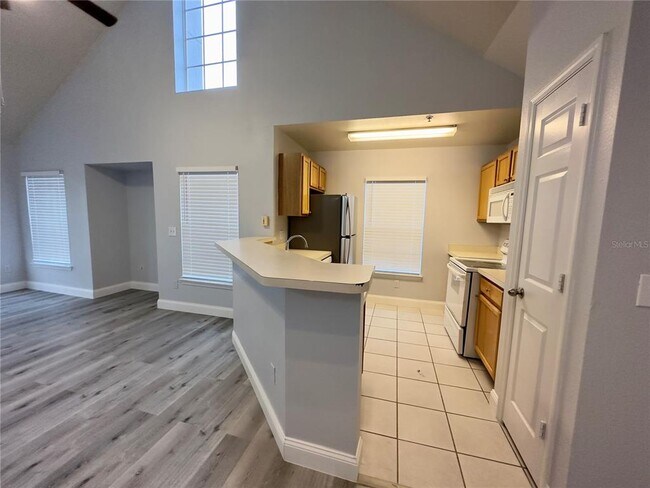Building Photo - 9141 Lee Vista Blvd
