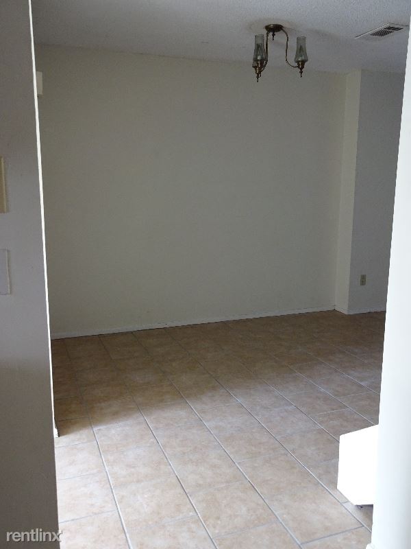 Building Photo - 2 br, 2.5 bath Townhome - 23 Briarwood Cir