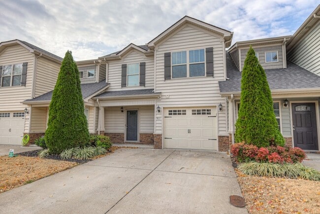 Foto del edificio - 911 Dahlia Dr