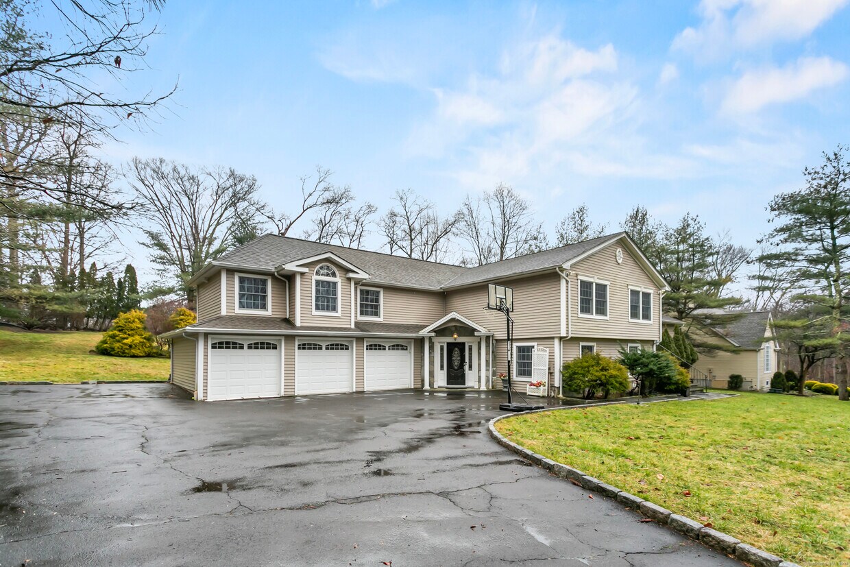 Primary Photo - 655 W Hill Rd