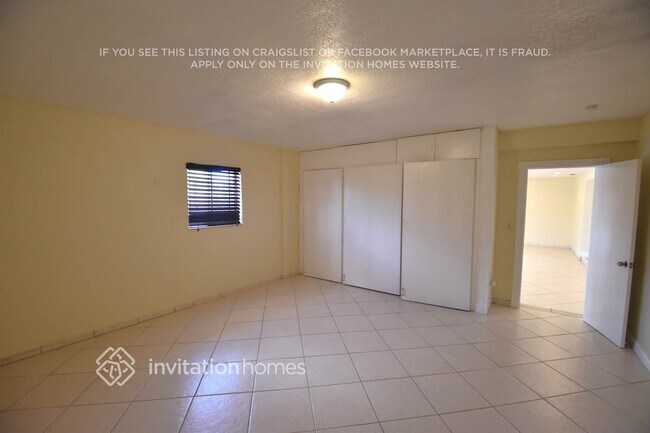 Foto del edificio - 623 W 63rd Dr