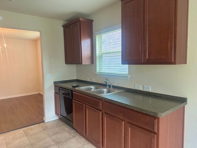 Building Photo - 3 Bed 2 Bath in Austin Tx