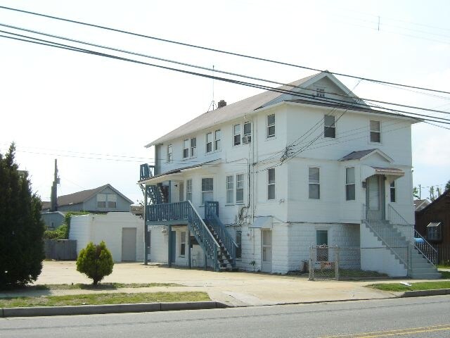 Primary Photo - 302 N Dorset Ave