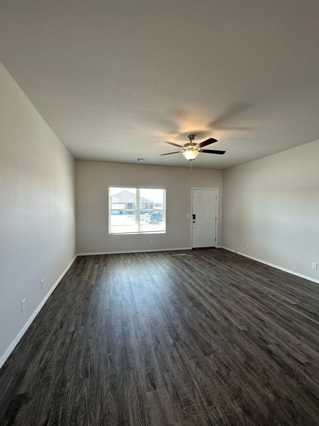 Building Photo - *Pre-leasing* Three Bedroom | Two Bathroom...