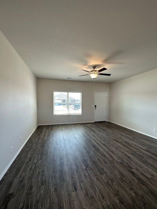 Foto del edificio - *Pre-leasing* Three Bedroom | Two Bathroom...
