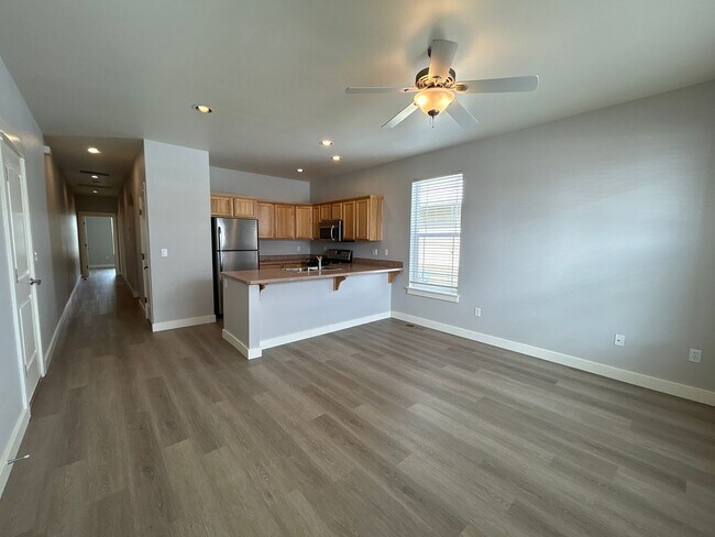 Foto del edificio - 1039 NE Watt Way