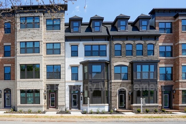 Building Photo - 105 Pleasant St NW