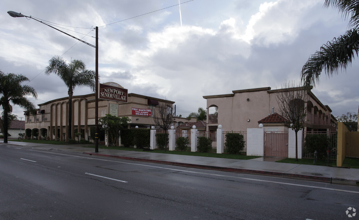 Foto principal - Newport Senior Village Apartments