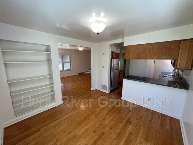 Building Photo - 1335 Thornton Ave