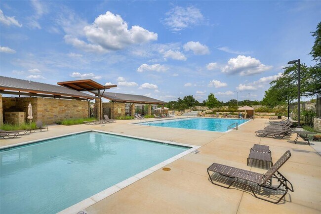 Building Photo - 701 Cardenas Ln