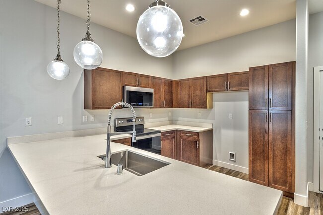 Building Photo - 6434 Spring Jog St