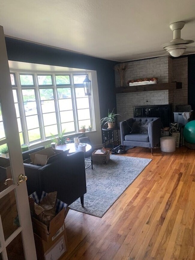 Foto del edificio - 545 Crestmore Pl
