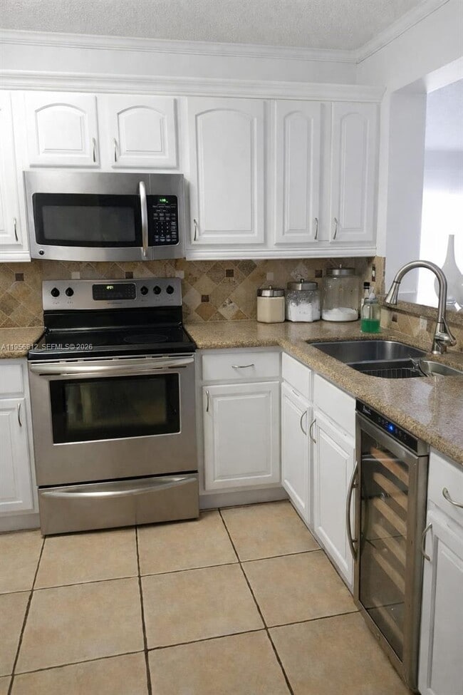 Foto del edificio - 15761 SW 137th Ave