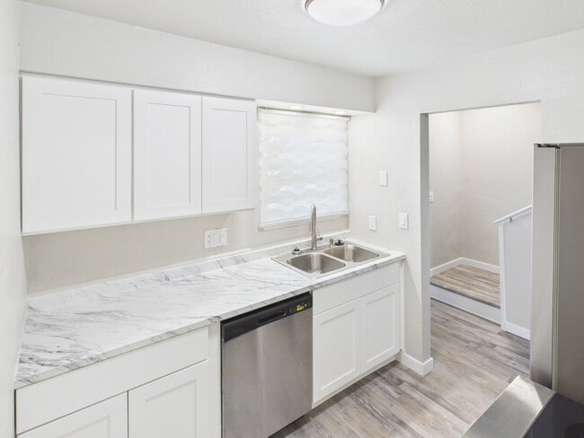 Foto del edificio - 1044 Coronado Pkwy S