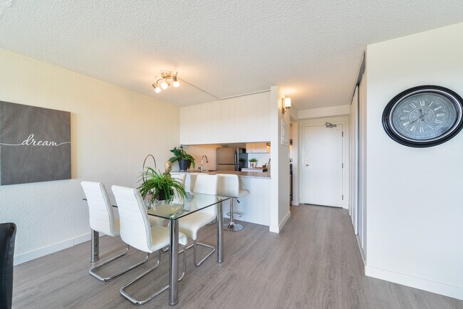 Photo du bâtiment - West Edmonton Village