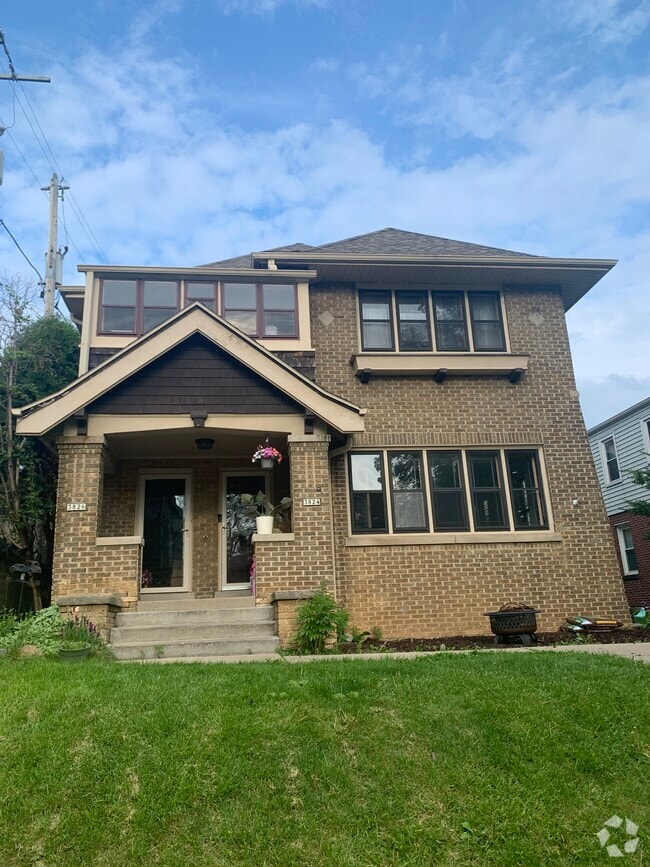 Building Photo - 3824 N Bartlett Ave