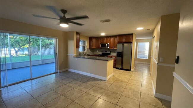 Foto del edificio - 8274 SW 42nd Ct