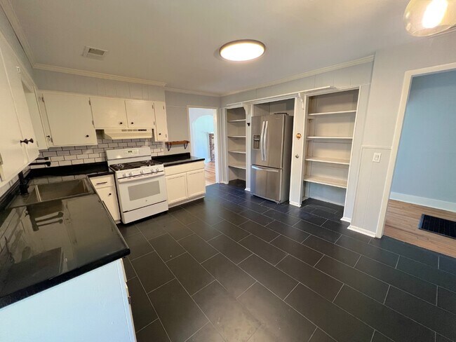 Foto del edificio - 2301 E 37th St