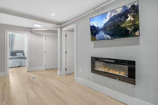 704 B - 101-103 N Quarry St &amp; 702-704 E State St - The Compound