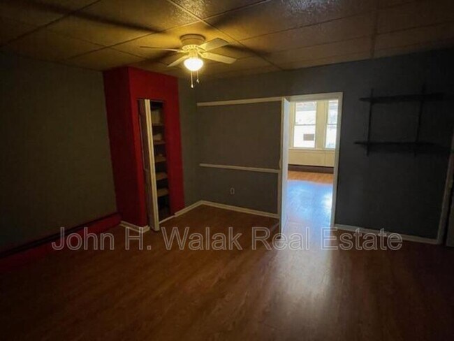 Building Photo - 225 N Newberry St