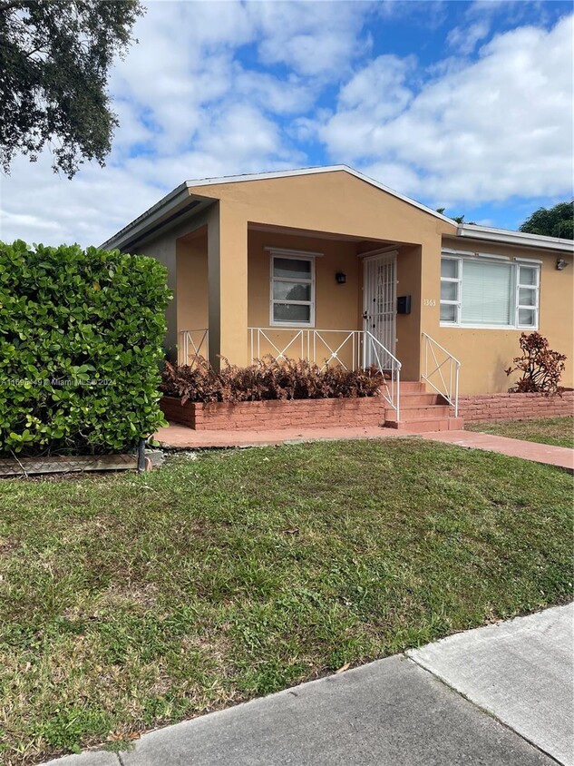 Foto principal - 1363 SW 12th St