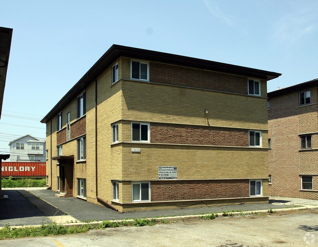12438 S Fairview Ave, Blue Island, IL 60406 Apartments in Blue Island