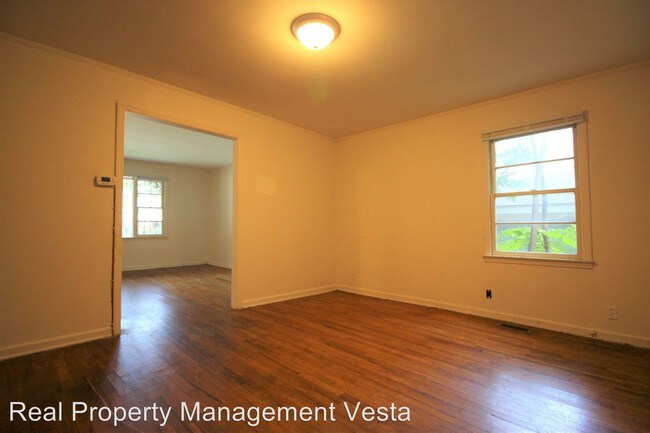 Building Photo - 3 br, 1.5 bath House - 942 Elm Street