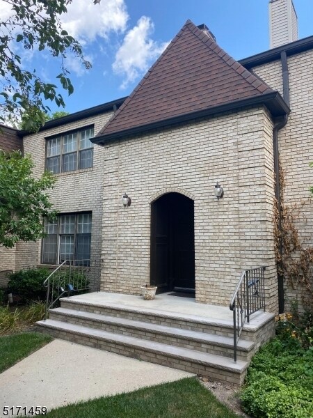 Foto principal - 66 Falls Bridge Dr