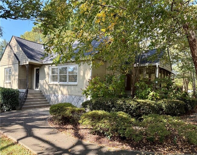 Foto del edificio - 510 Montgomery Ferry Dr NE