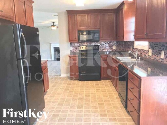 Building Photo - 260 Village Broad St