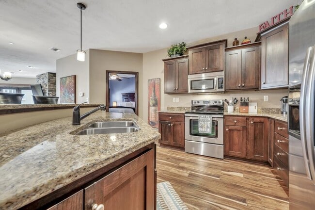 Foto del edificio - 445 240th Ave