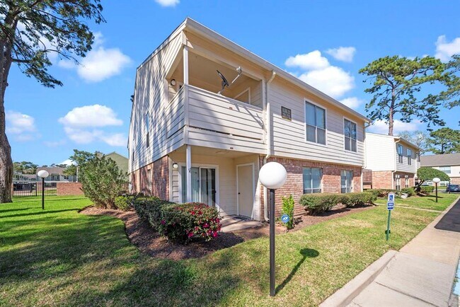 Foto del edificio - 14555 Wunderlich Dr