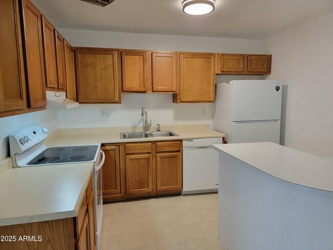 Building Photo - 621 E Papago Dr