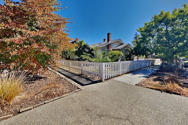 Foto del edificio - Charming Colonial Heights Cottage