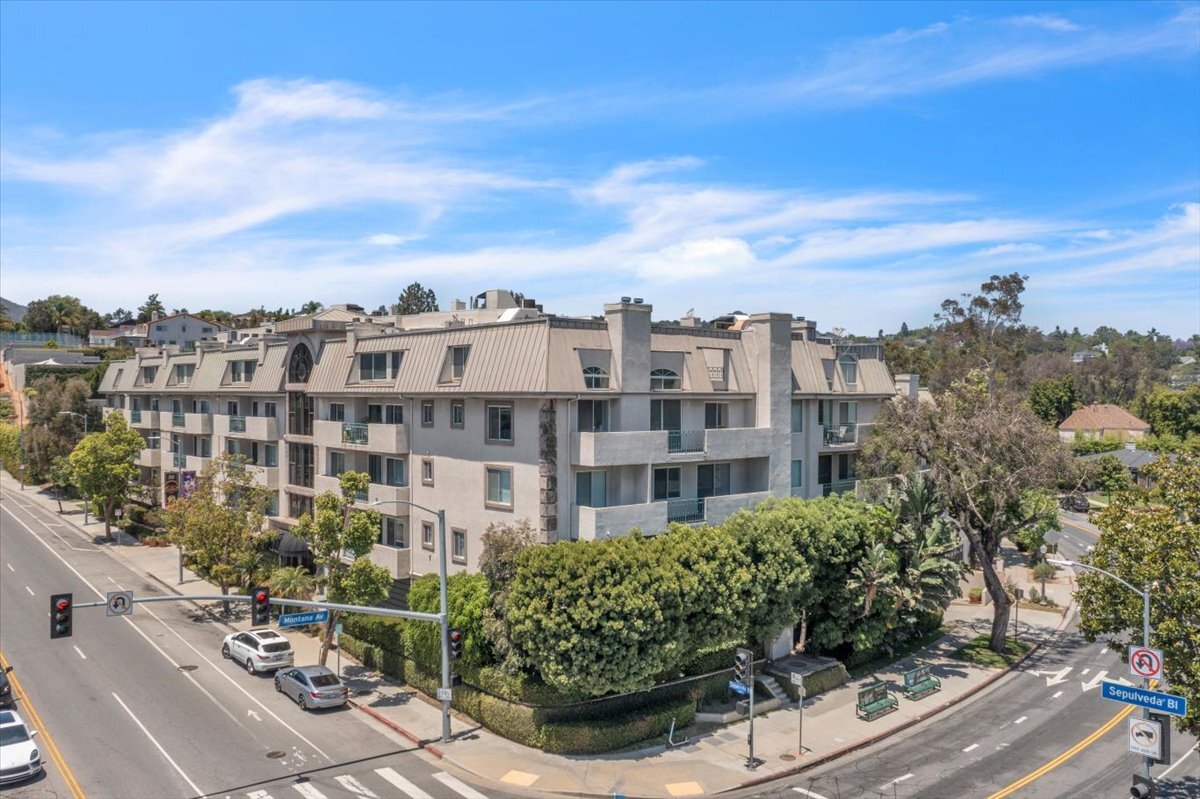 Foto principal - 390 S Sepulveda Blvd