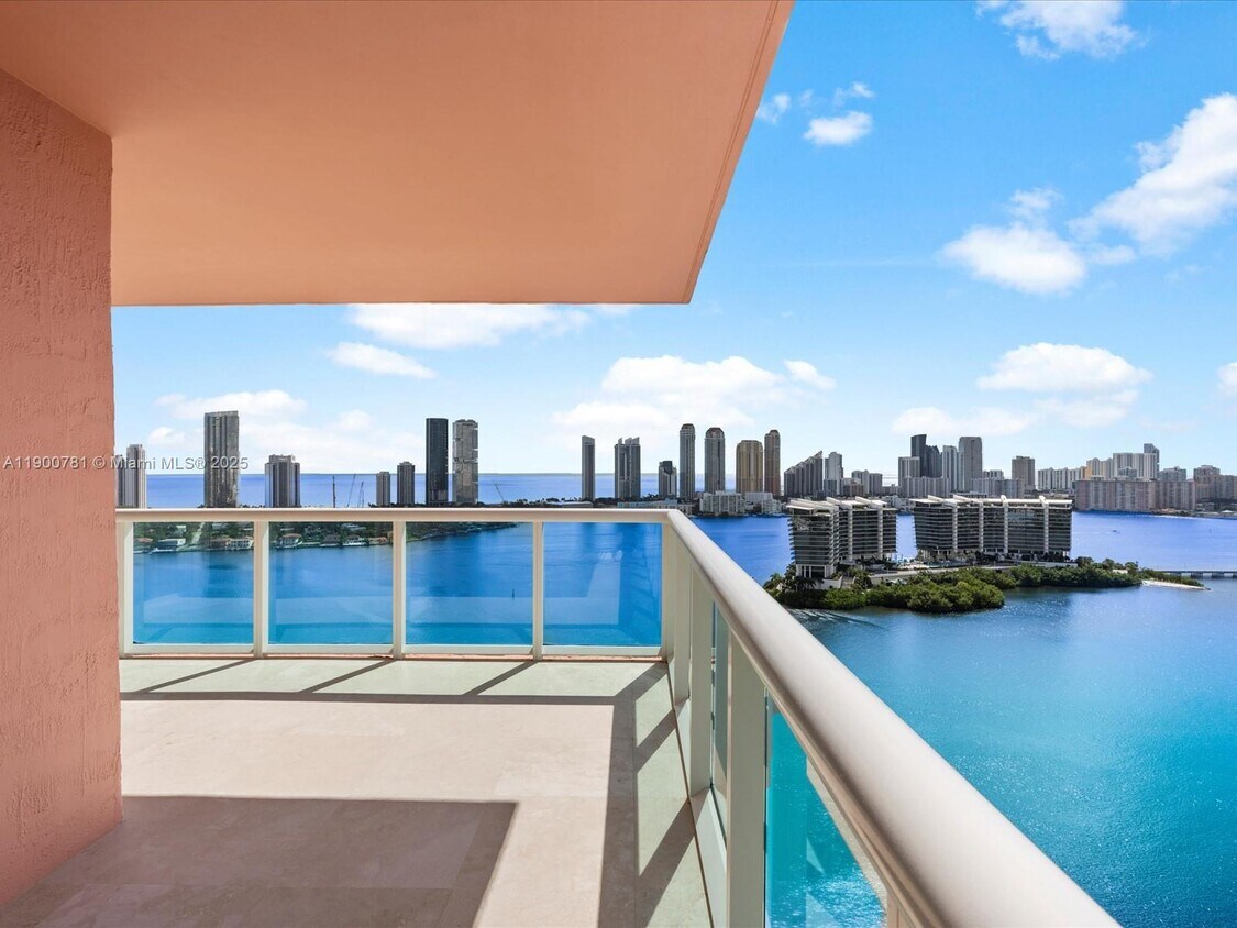 Foto principal - 3370 Hidden Bay Dr