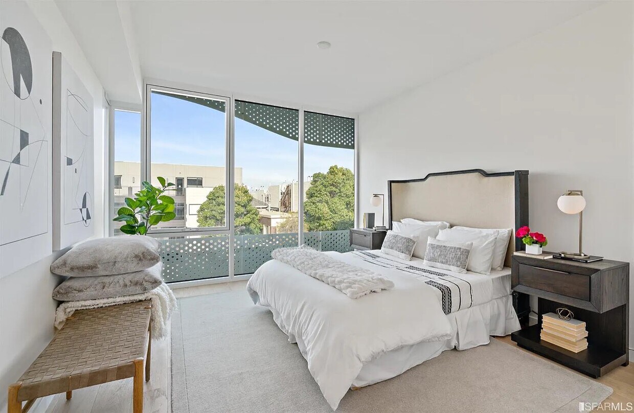Private Bedroom - 3131 Pierce St