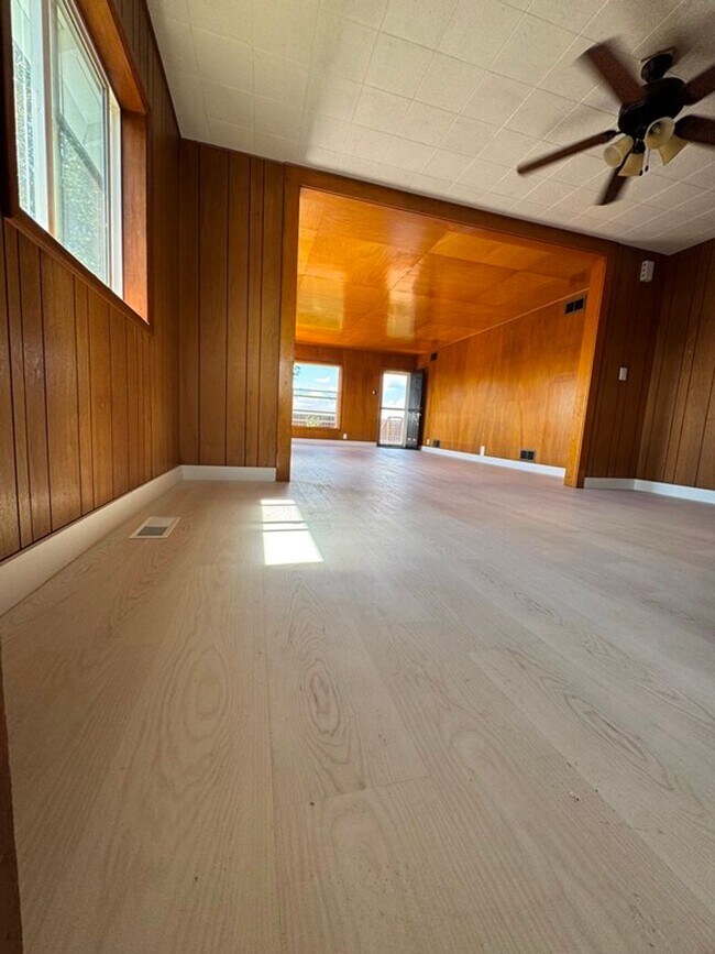 Foto del edificio - 4 Bedroom House in Henley School District