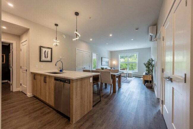 Photo du bâtiment - 901-907 7 St N