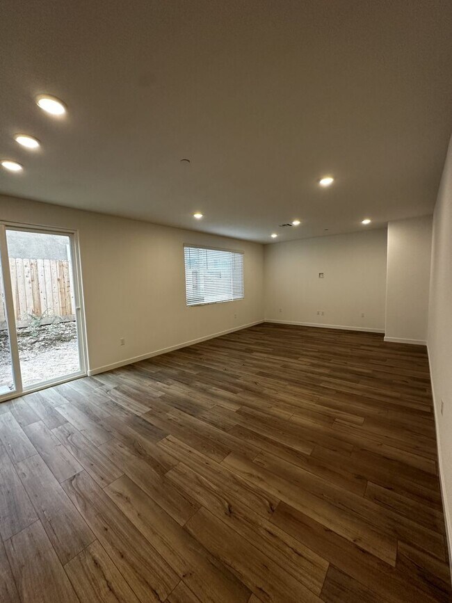 Building Photo - **RENT SPECIAL** - $1000 off! - Gorgeous Brand-New Lincoln Home - Available Now!