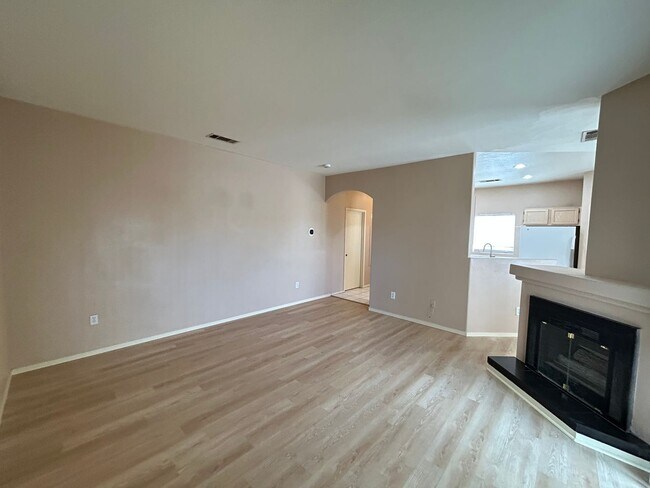 Foto del edificio - 1-Bed 1-Bath Condo in Guard Gated Community!