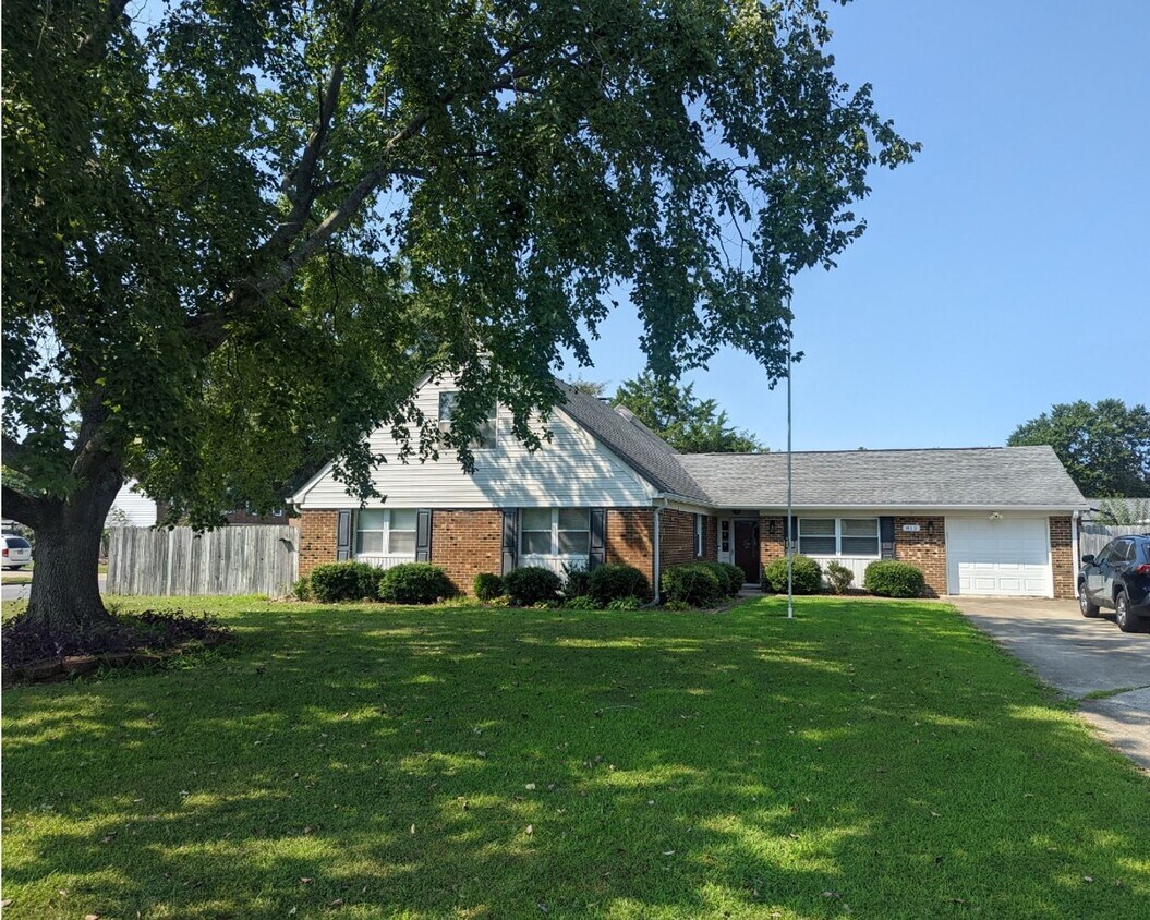 Primary Photo - Spacious 5-Bedroom Home in Virginia Beach ...