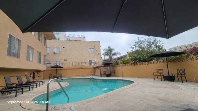 Foto del edificio - 4075 Oakwood Ave