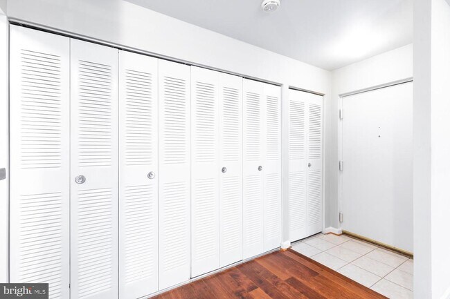Foto del edificio - 7802 Dassett Ct