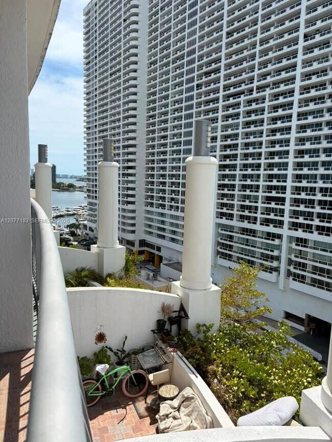 Foto del edificio - 1750 N Bayshore Dr